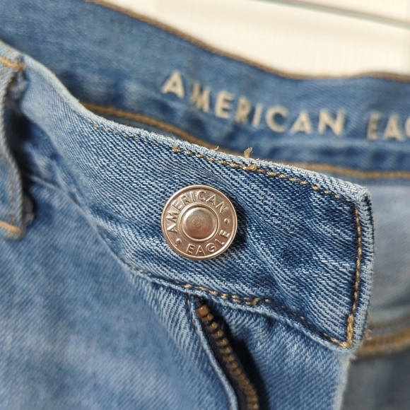 American Eagle Distressed Medium Wash High Waisted Relaxed Fit Mom Jeans Blue 12 - Picture 11 of 15